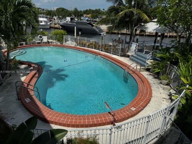 Building Photo - 13105 Ixora Ct