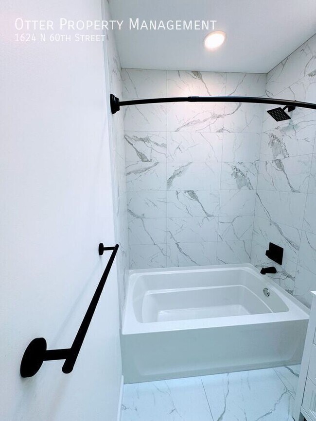 Building Photo - 1624 N 60th St