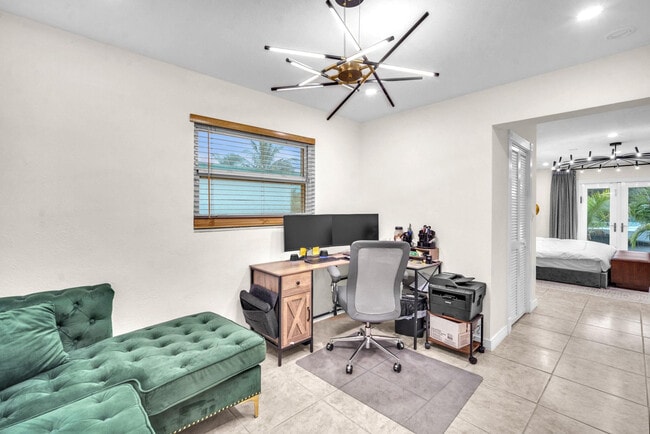 Building Photo - 4521 SW 34th Dr