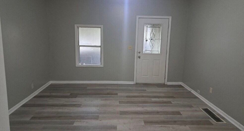 Building Photo - 832 S Pershing Ave