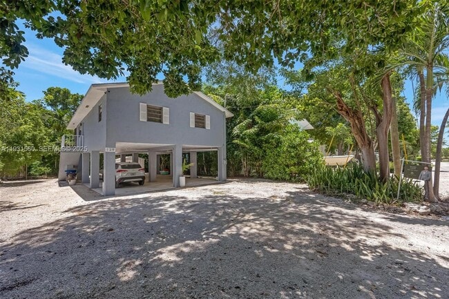 Building Photo - 139 N Bay Harbor Dr