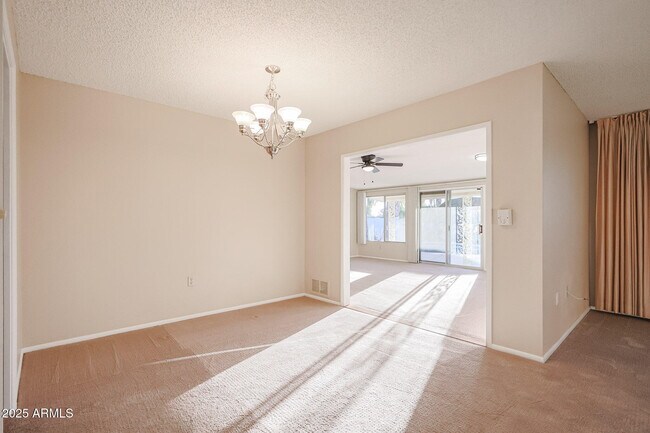 Building Photo - 10832 W Saratoga Cir