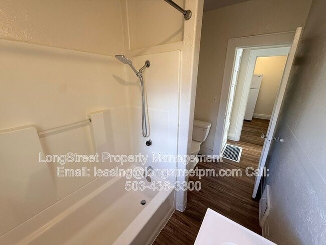 Building Photo - 588 Knapps Pl NE