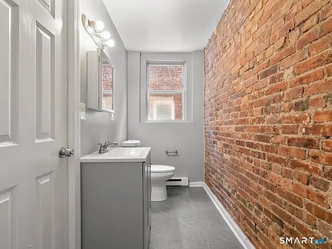 Building Photo - 31 Whittier St