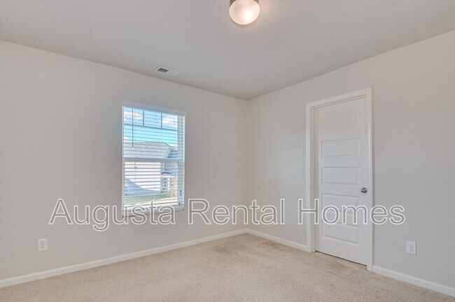 Building Photo - 301 Claudia Dr