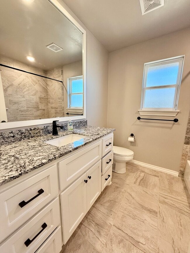 Building Photo - Gorgeous Newer Build! 3 Bed 2 Bath in Deer Creek Schools