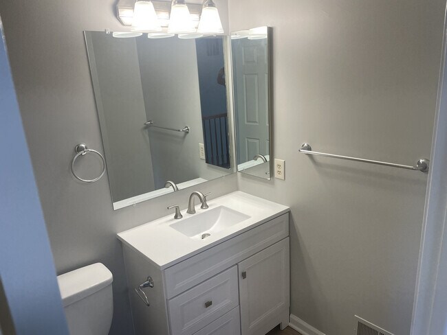 Building Photo - 8505 Paragon Ct