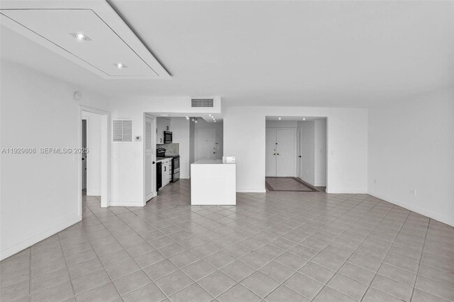 Building Photo - 9800 W Bay Harbor Dr