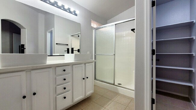 Building Photo - 8840 Spinning Wheel Ave