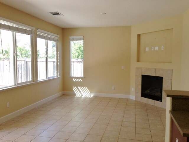Building Photo - 3 BEDROOM VACAVILLE BEHIND KAISER HOSPITAL *STAR RENTALS
