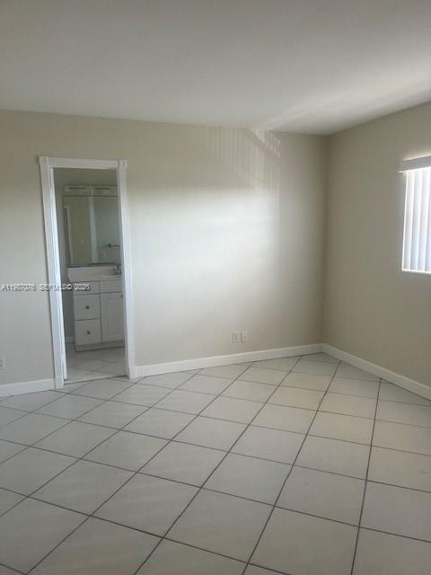 Building Photo - 5050 Bayview Dr