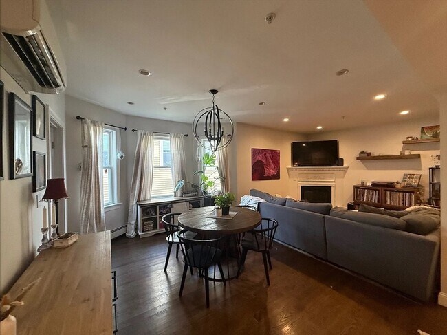 Building Photo - 465 Ashmont St