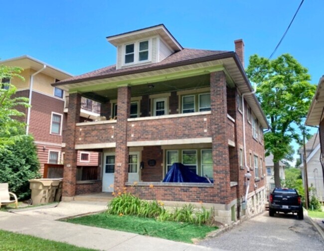 Primary Photo - 151 Lathrop St