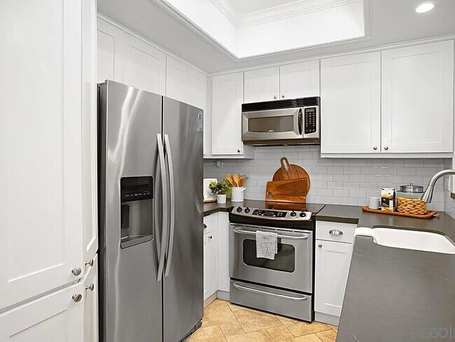 Building Photo - 620 State St