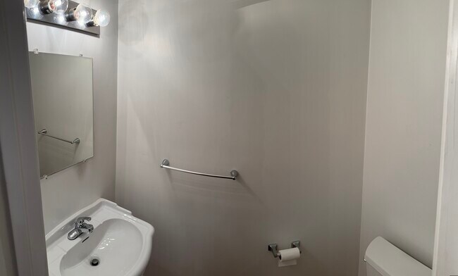 Building Photo - 760 Harvard St NW