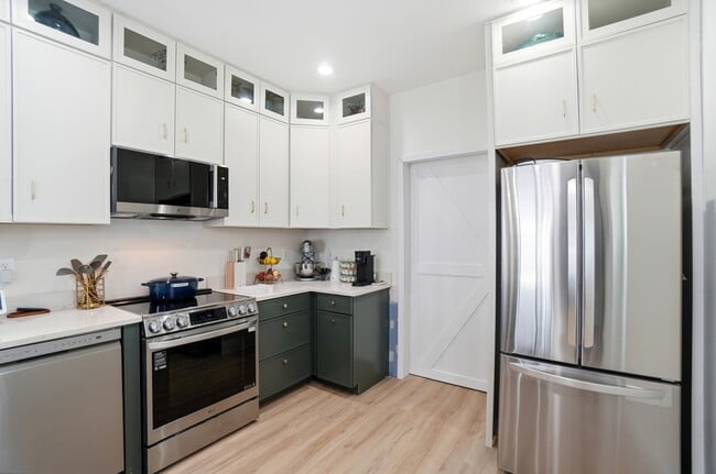 Building Photo - 408 St Clair Ave