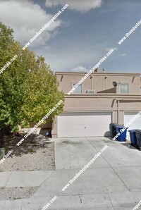 Building Photo - 3 Bedrooms,  2.5 baths Westside!