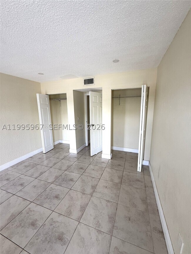 Building Photo - 4848 NW 24th Ct