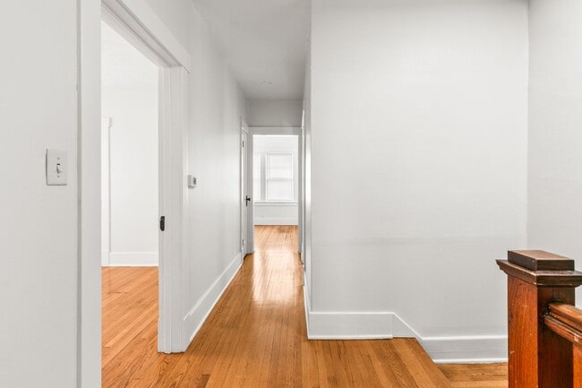 Building Photo - 523 Park Ave