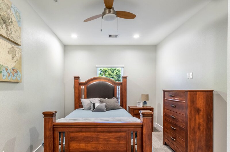 Building Photo - 144 W 5th St