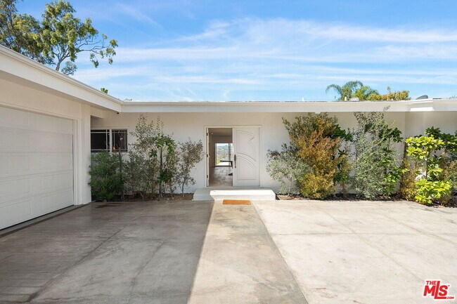 Building Photo - 1641 Tower Grove Dr