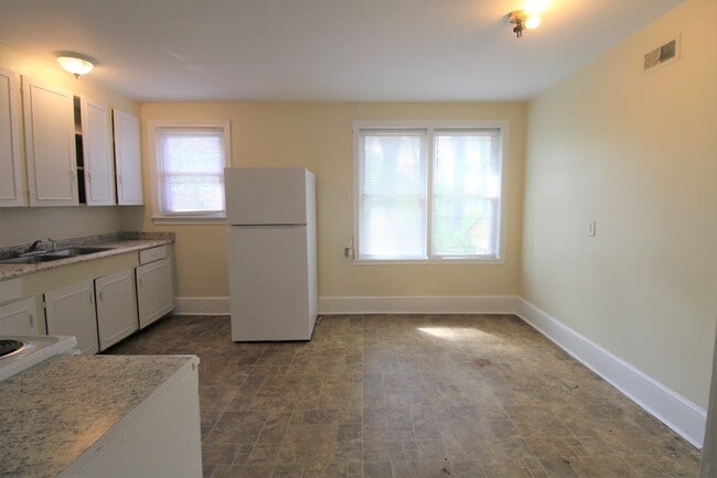 Building Photo - 304 Loring Dr