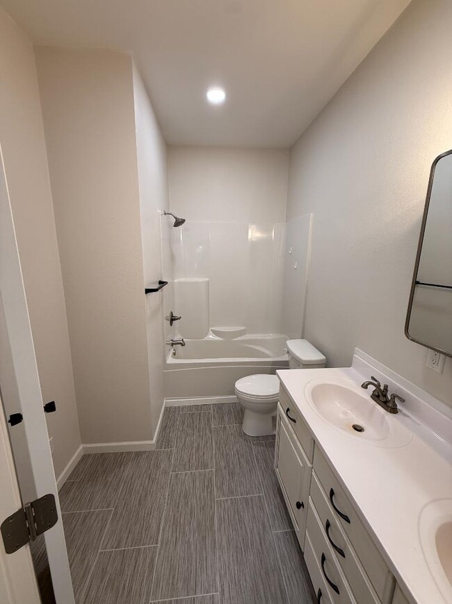 Building Photo - 626 Bower St