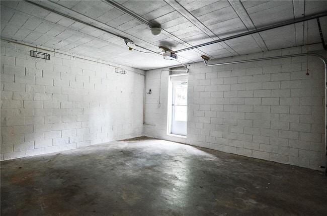 Building Photo - 2079 Street De Ville