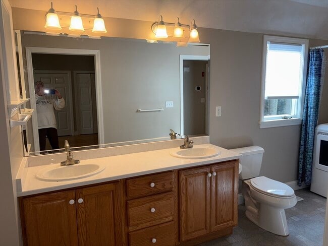 Building Photo - 13 Meadowbrook Rd