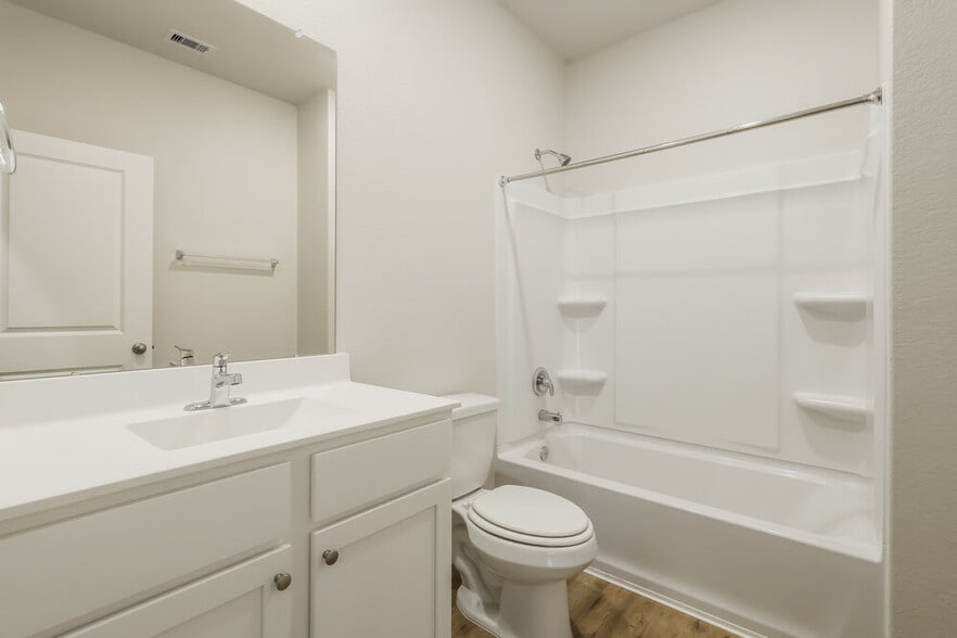 Building Photo - 16459 Hill Dr