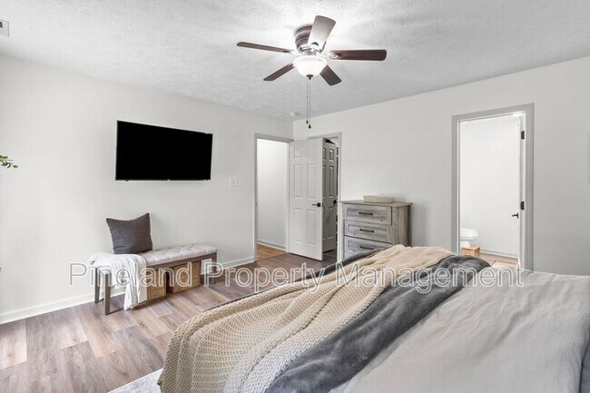 Building Photo - 133 Haywood Dr