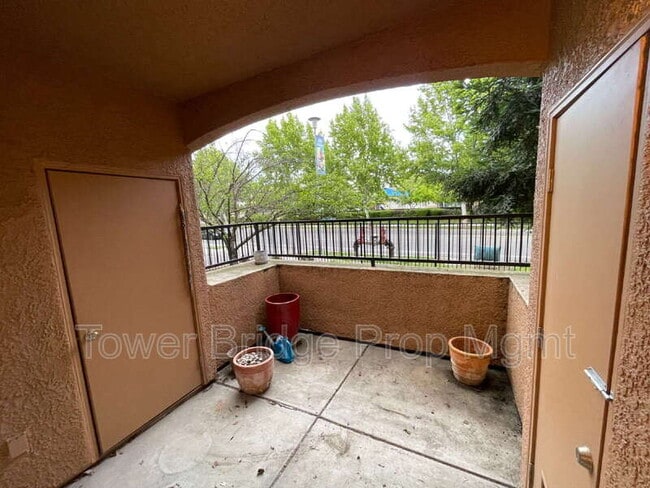 Building Photo - 1900 Danbrook Dr