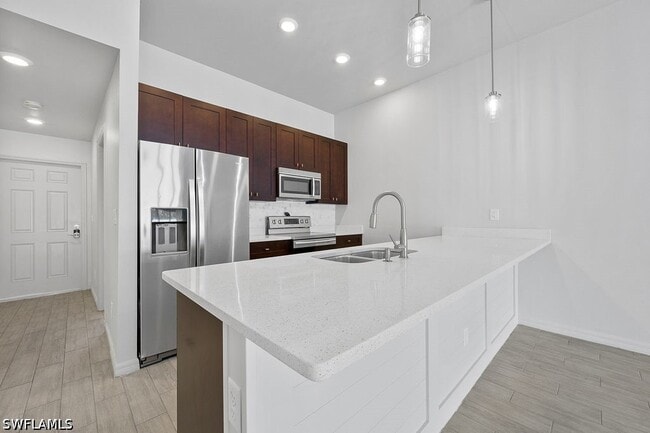 Building Photo - 3429 SW 8th Pl