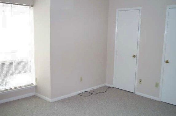 Building Photo - 2100 Tanglewilde St