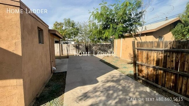 Building Photo - 1042 W Taylor St