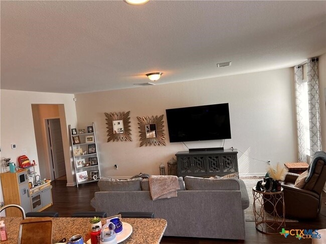 Building Photo - 533 Summersweet Rd