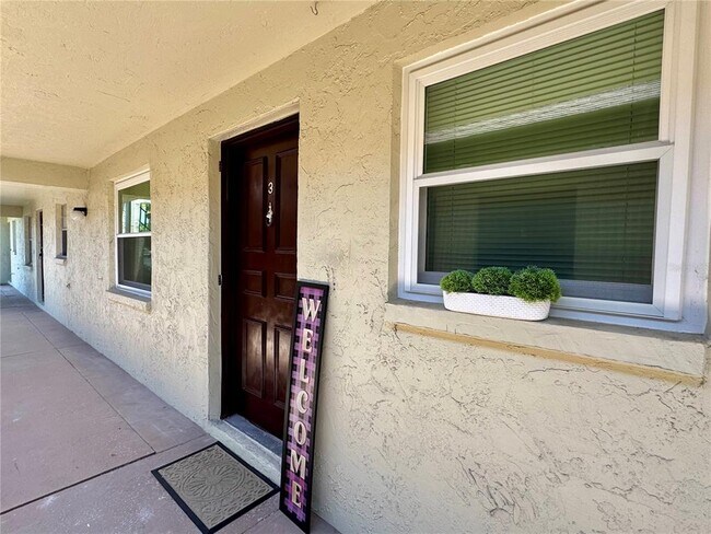 Building Photo - 1100 E Bay Dr