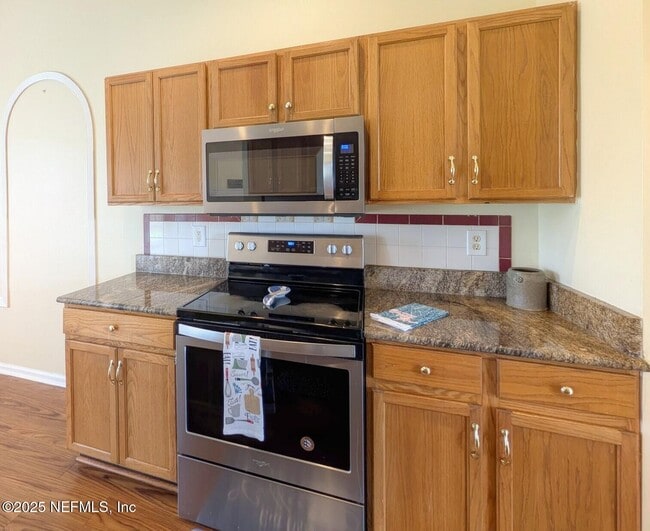 Building Photo - 12162 Millford Ln N