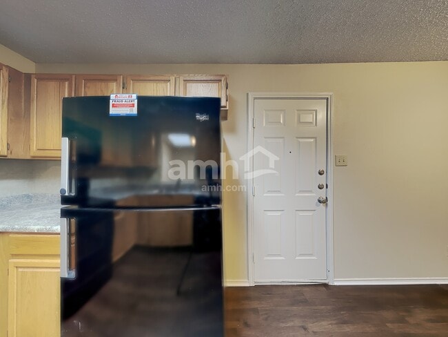 Building Photo - 874 Garden Cir