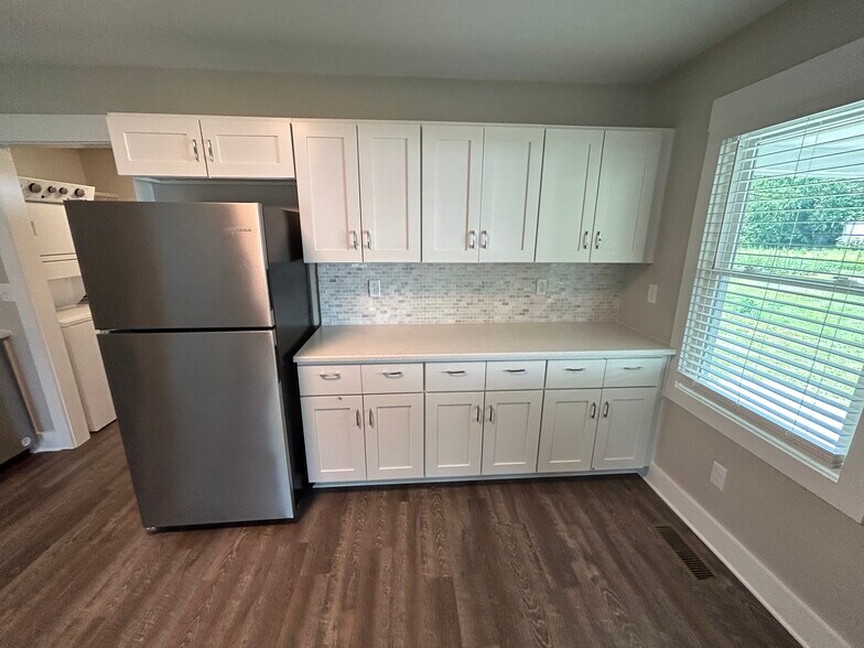Kitchen - 102 Ross Dr