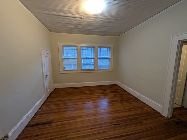 Building Photo - 817 Hutton St