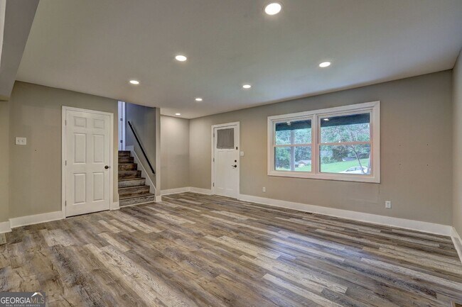 Building Photo - 1675 Bouldercliff Ct SE