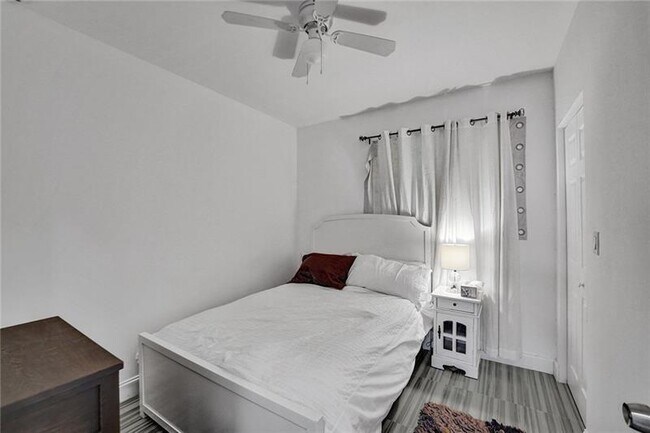 Building Photo - 1732 NE 173rd St