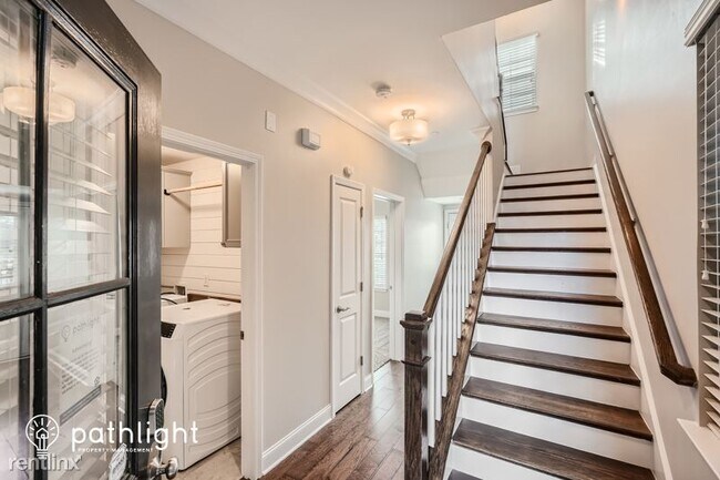 Building Photo - 3 br, 3 bath House - 1068 Moorewood Lane UNIT