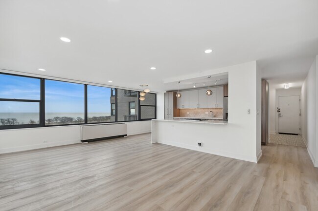 Building Photo - 3440 N Lake Shore Dr