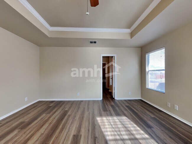 Building Photo - 114 Fontana Albero