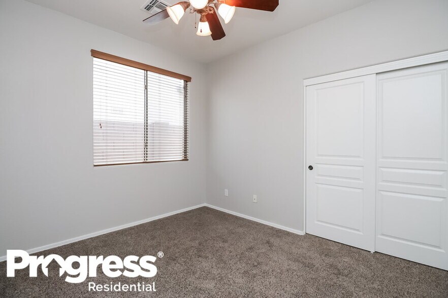 Building Photo - 2221 S Holguin Way