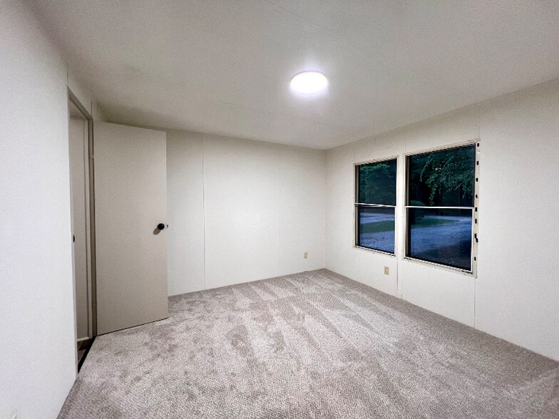 Building Photo - 413 Elm Ln
