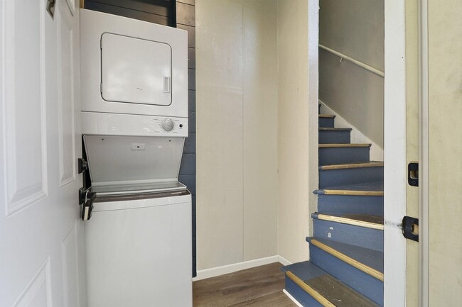 Building Photo - 5619 14th Ave