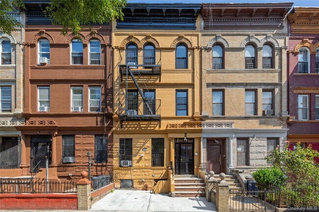 Building Photo - 1587 Lincoln Pl
